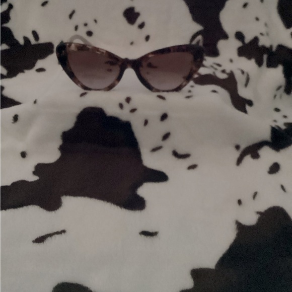 😎🌺Prada Sunglasses💕💋 - Picture 1 of 8